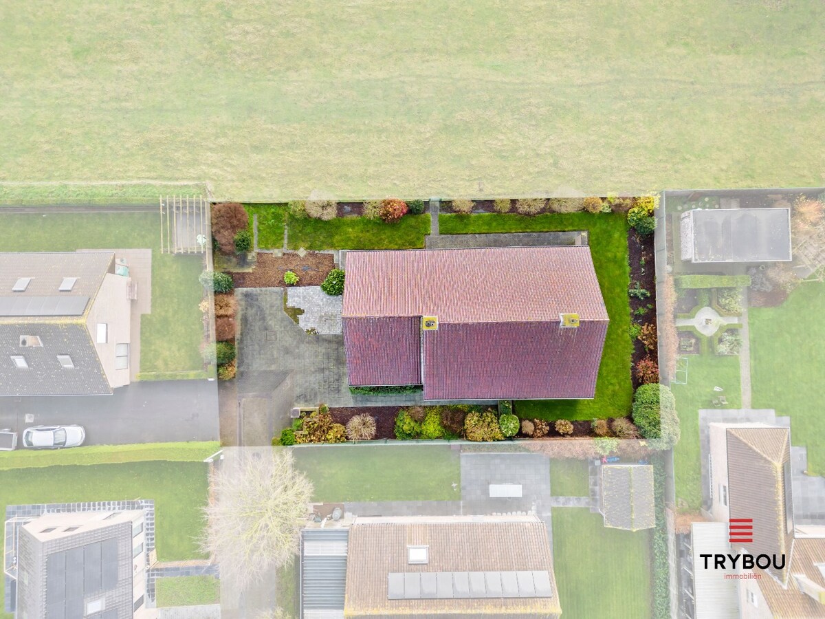 Statige, alleenstaande woning met rustige ligging te Ieper (Boezinge) 