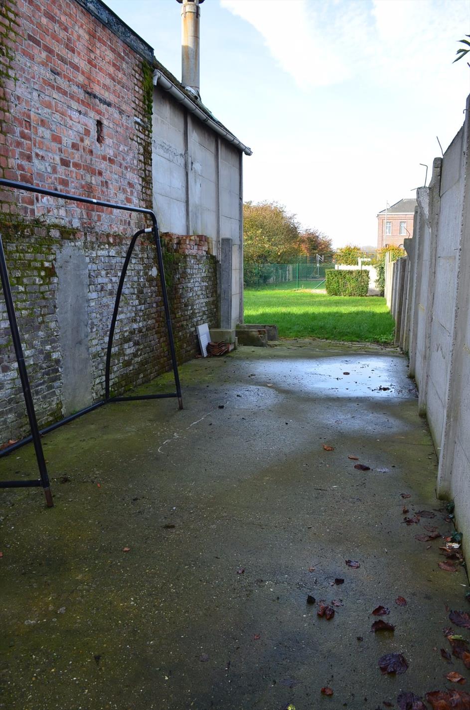 Woning (5 slpks) met handelsruimte en bijgebouw  te Sint-Laureins 