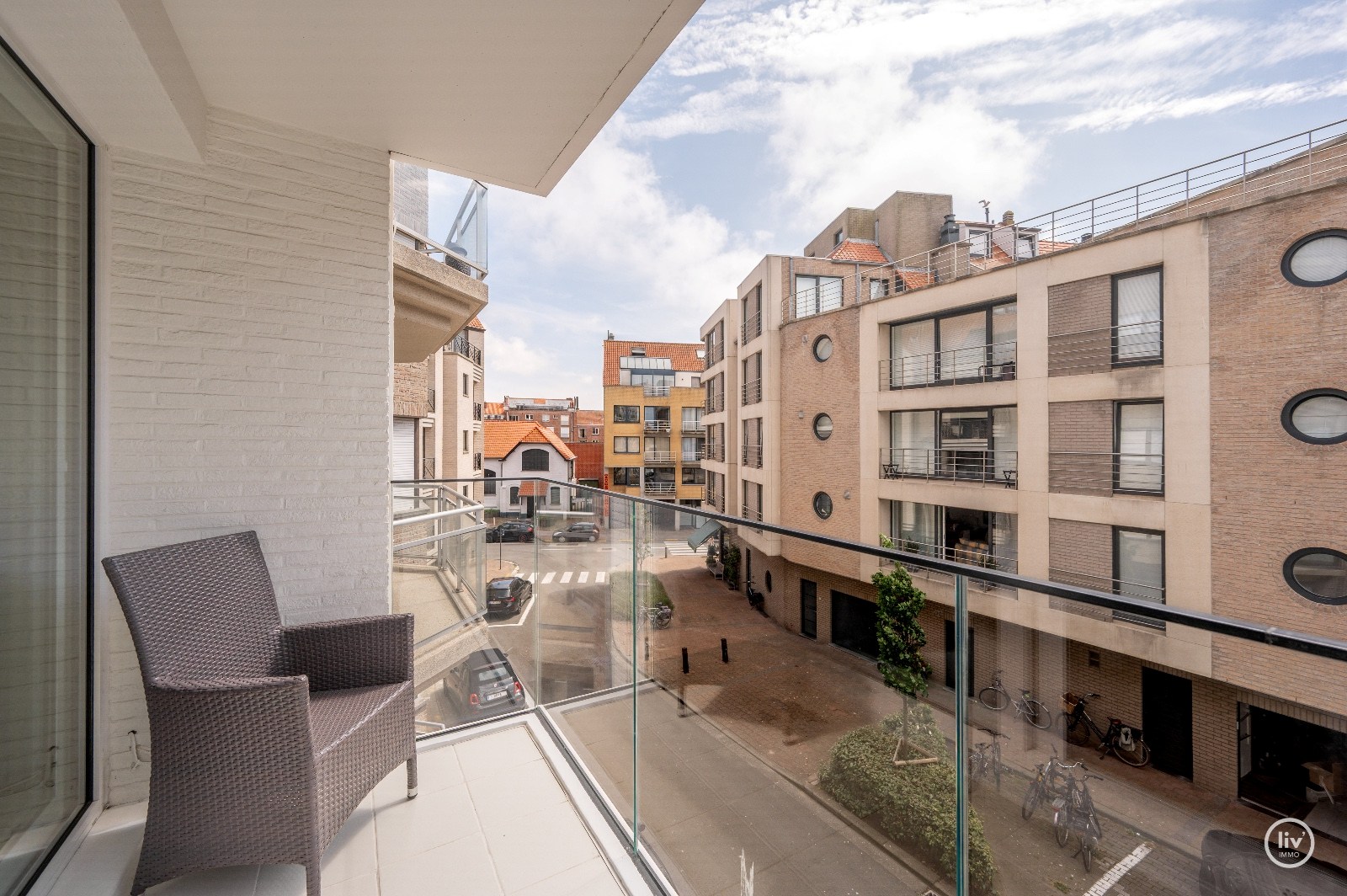Appartement confortable d'une chambre avec terrasse ensoleillée situé dans un emplacement de premier choix près de l'avenue Dumortier. 