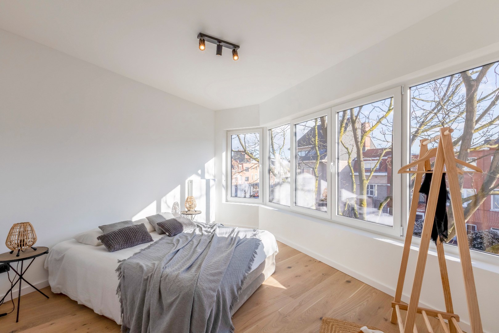 Knap instapklaar duplex app. met fietsenberging nabij het UZ 