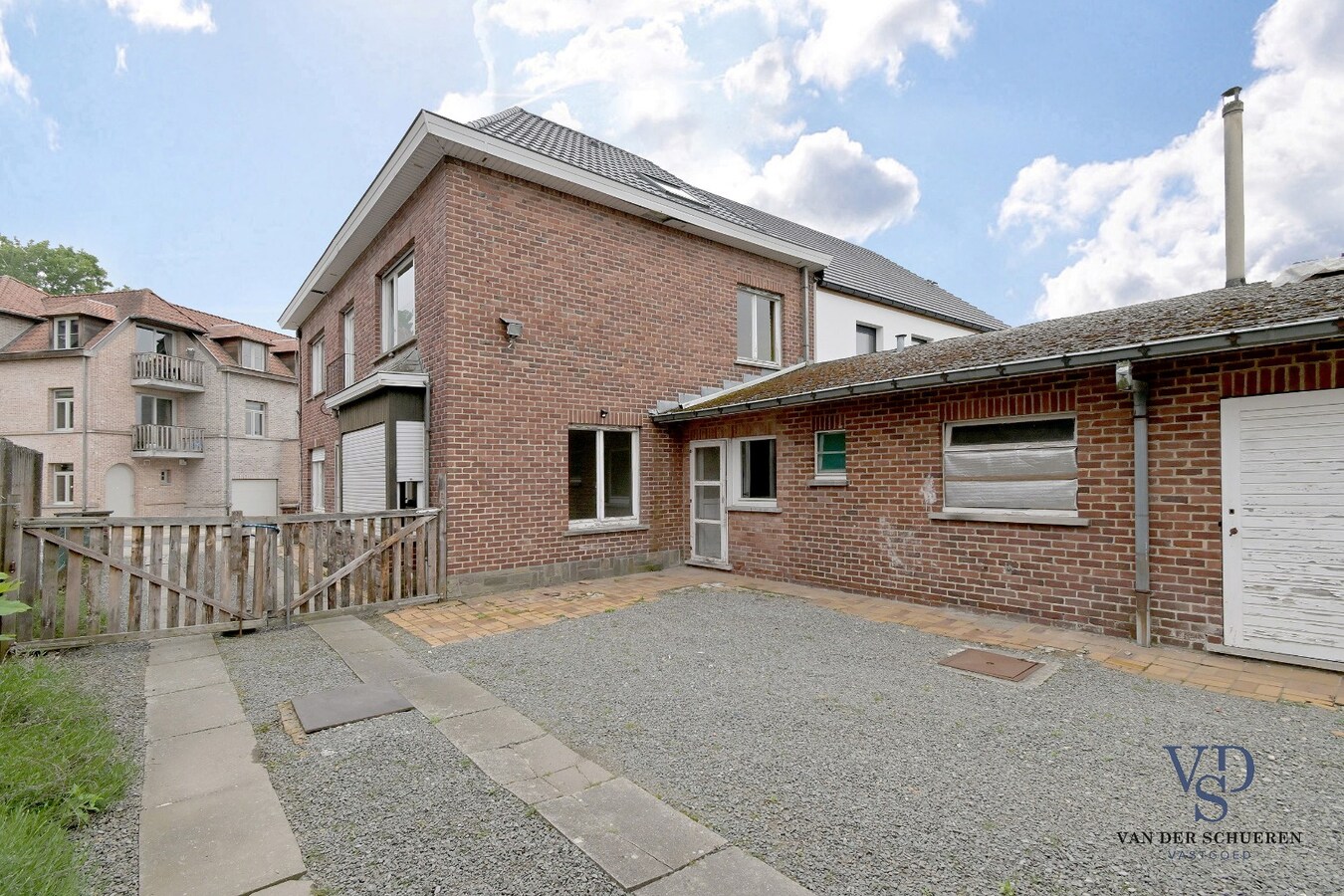 Degelijke, goed gelegen woning. 