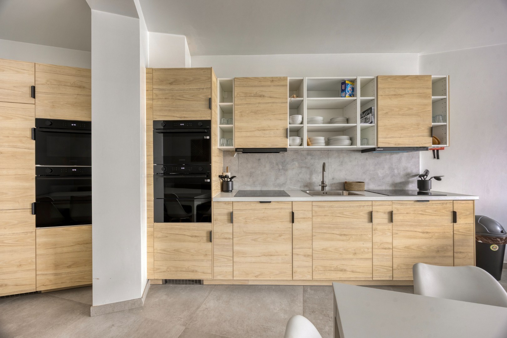 Volledig gerenoveerde en gemeubelde studentenkamers met privé-sanitair. 