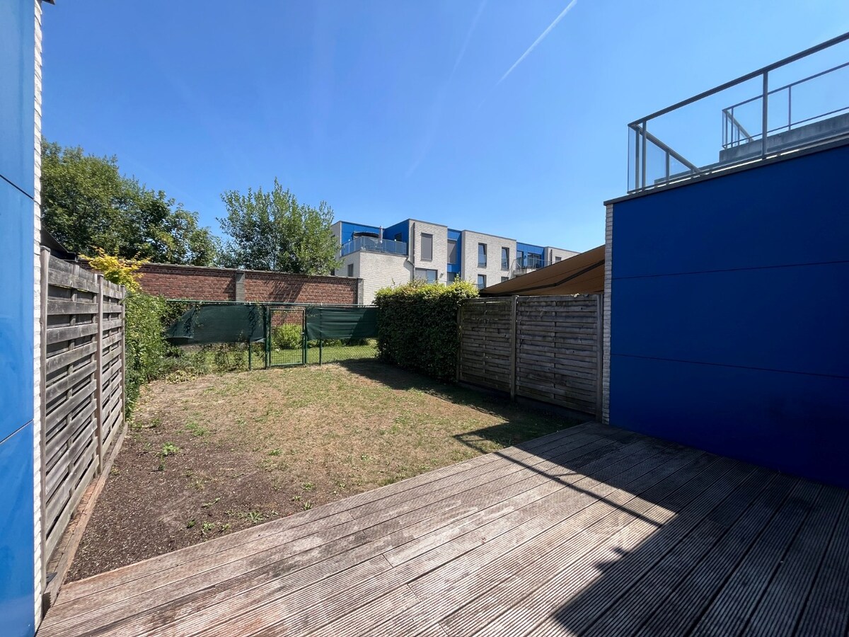 Centrumwoning met tuin, terras én ondergrondse parkeerplaats. 