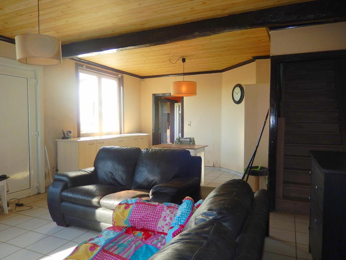 Te renoveren woning in de landelijke velden te Eernegem 