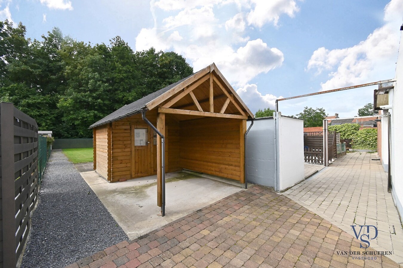 Degelijke rijwoning. 