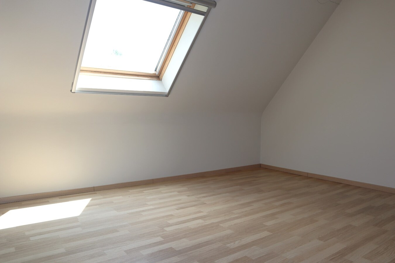 LED-on-IMMO biedt aan : Ruim Duplex Appartement in Bierbeek (Korbeek-Lo) 