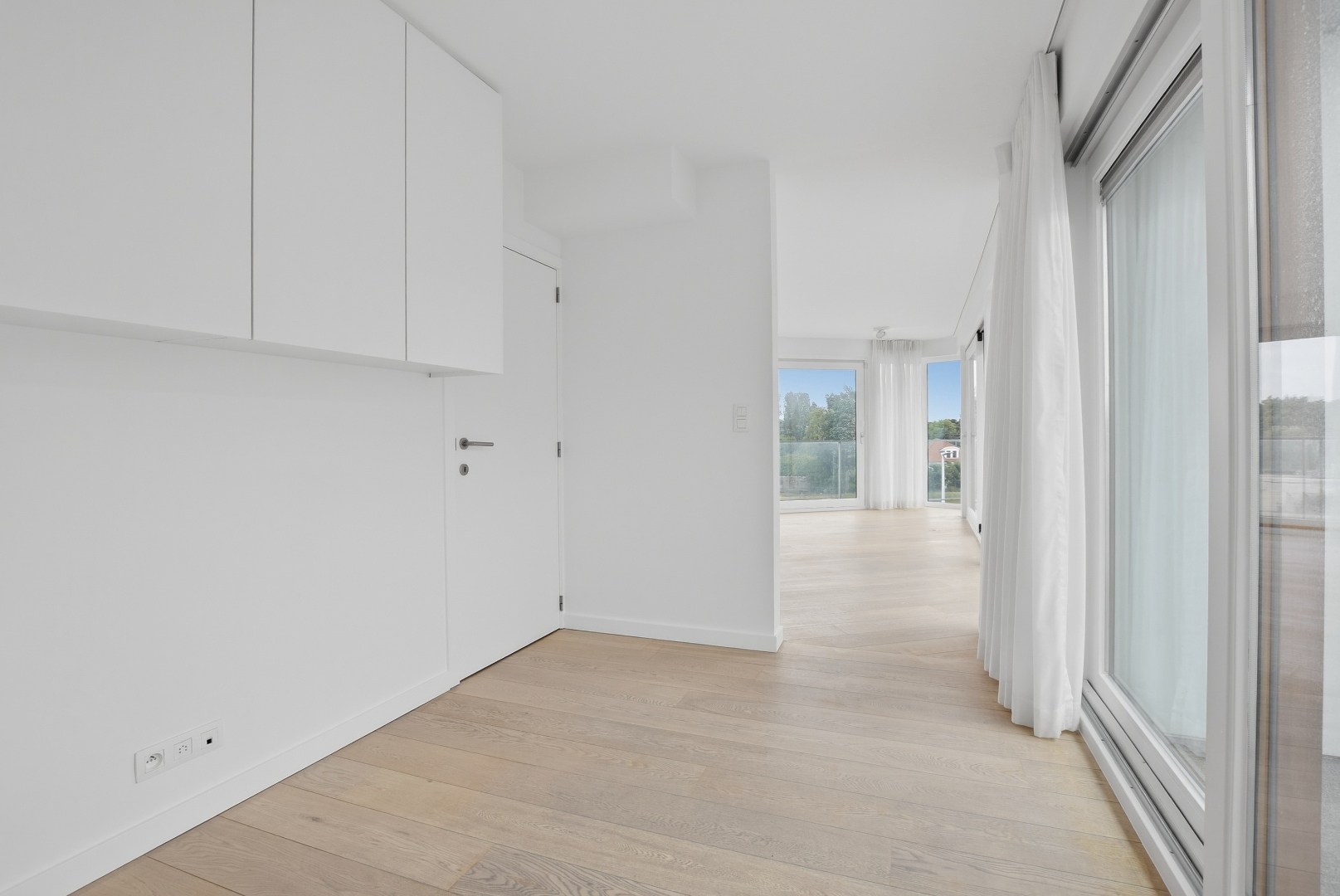 Luxueus praktisch appartement (122m² + 30 m²) met rondom terrassen te Nieuwpoort-Stad 