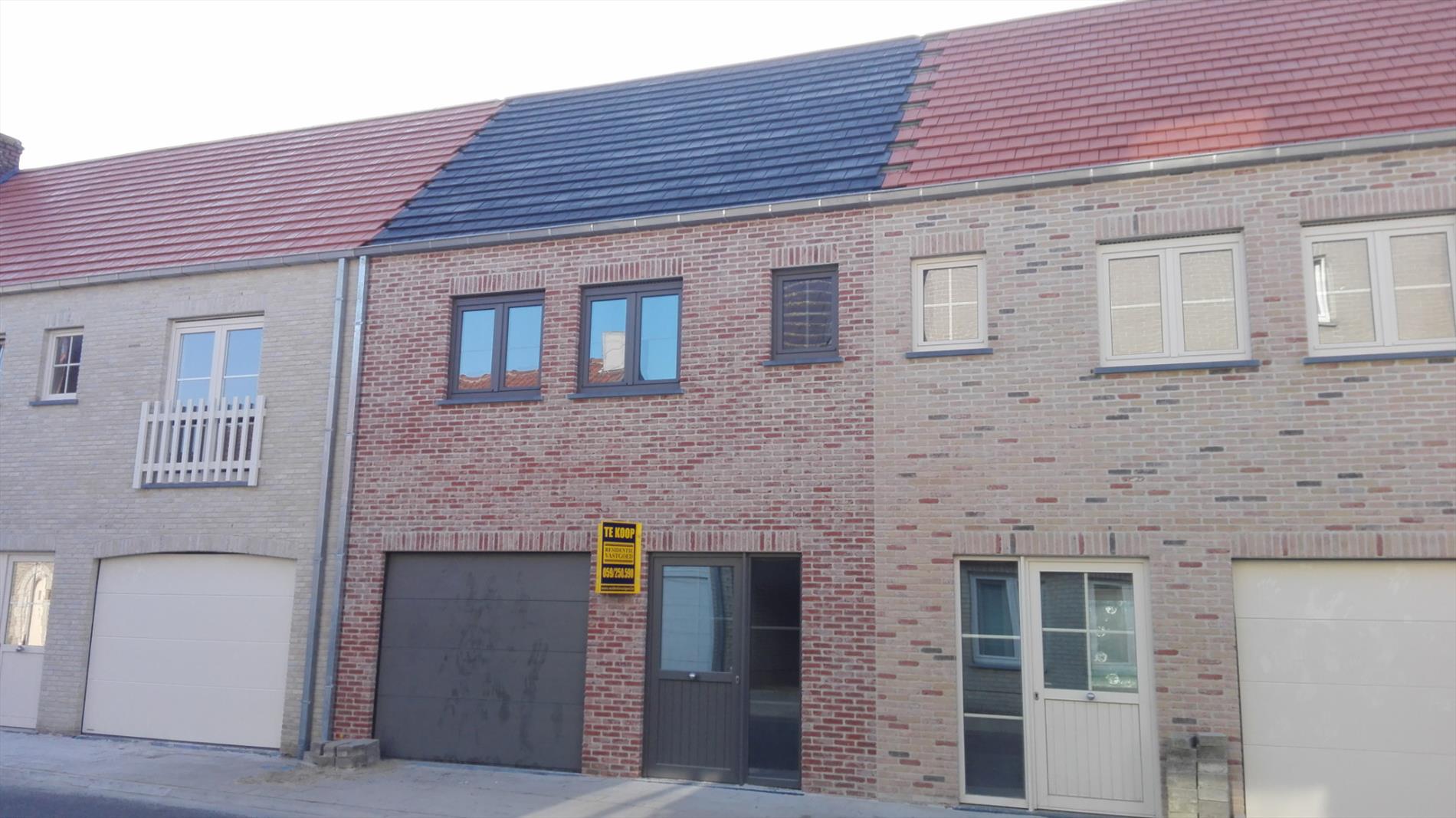 Nieuwbouwwoning te Zevekote met tuin en garage 