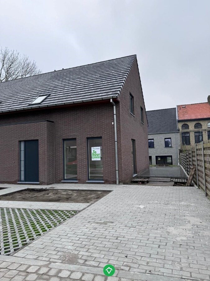 Moderne en lichtrijke nieuwbouwwoning met drie slaapkamers te Handzame (Kortemark) 