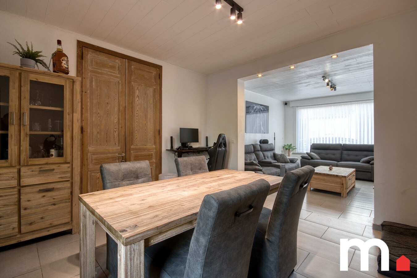 Instapklare woning te Kuurne op 405 m² met 4 Slaapkamers en inpandige dubbele garage! 