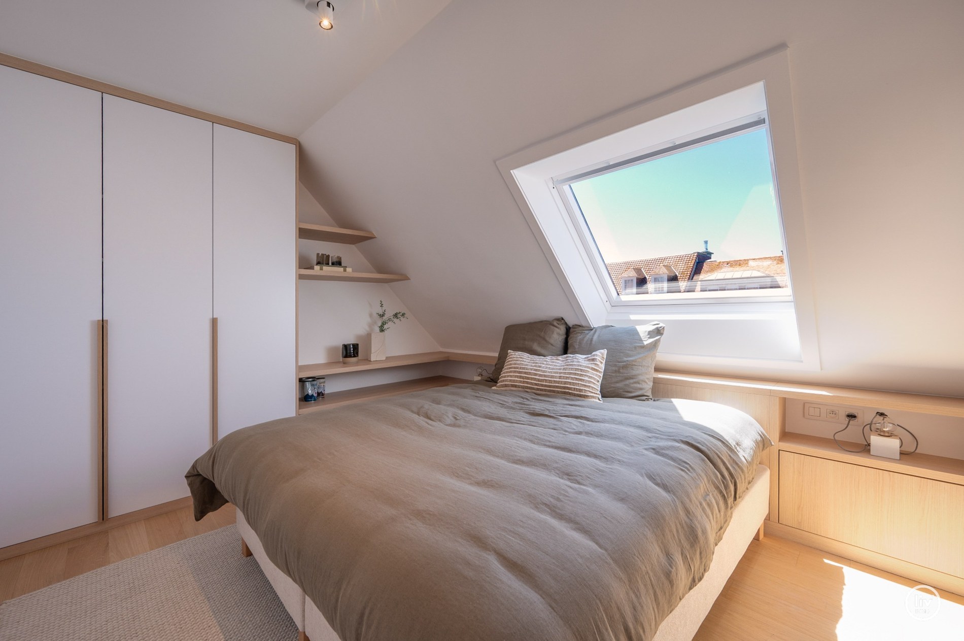 Prachtige ruime duplex (216 m2) top gerenoveerd gelegen op de Leopoldlaan te Knokke. 