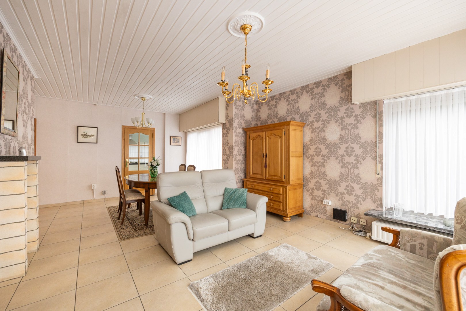 Gelijkvloers appartement met garage 