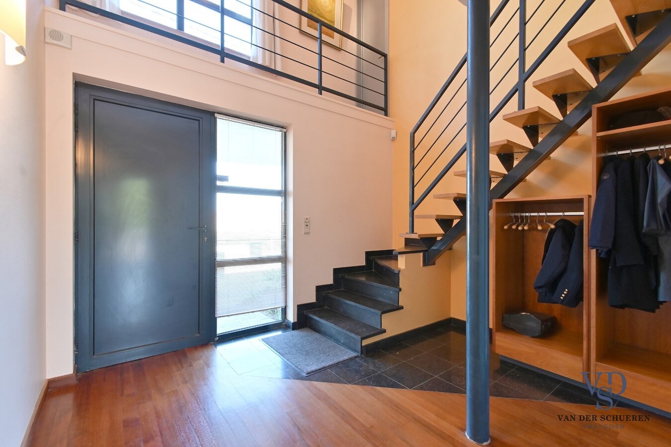 Exclusief en tijdloos wonen met exceptionele zichten. 