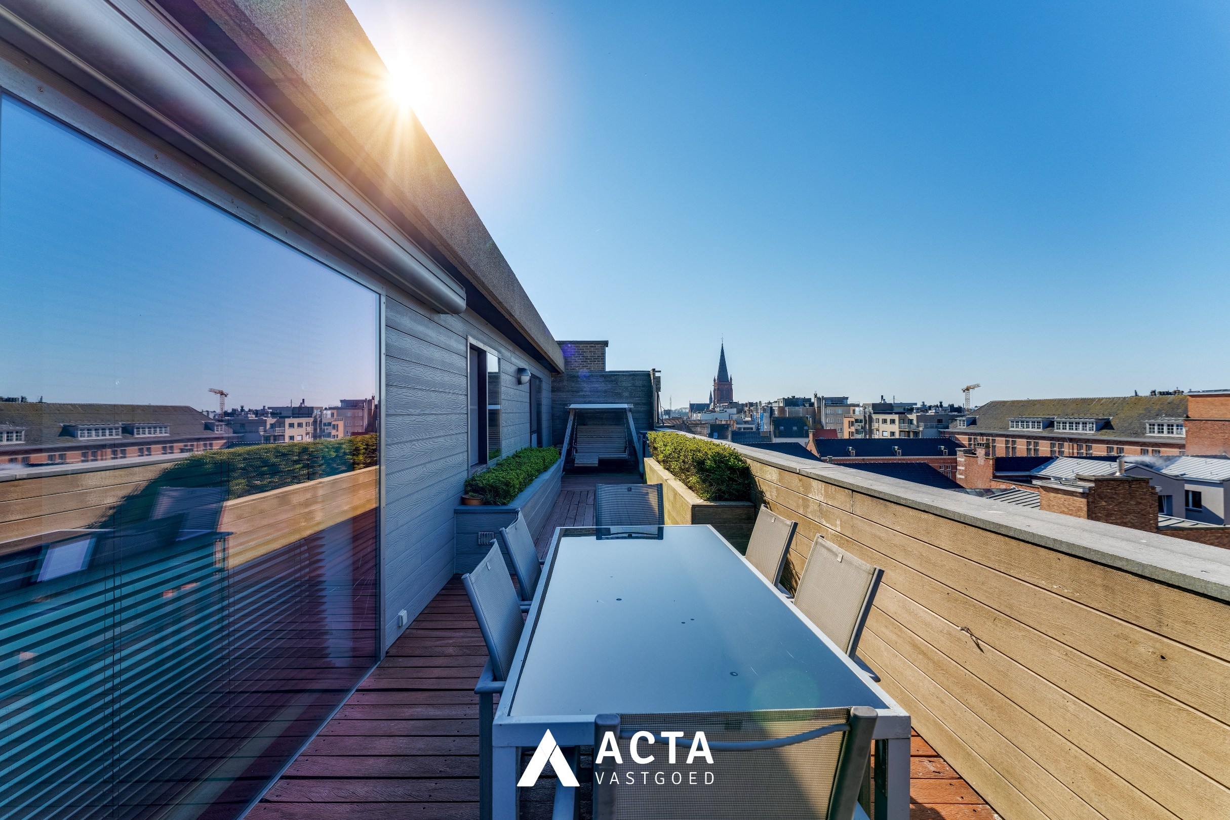 Luxueus dakappartement met 3 slaapkamers en panoramische terrassen in hartje Oostende 
