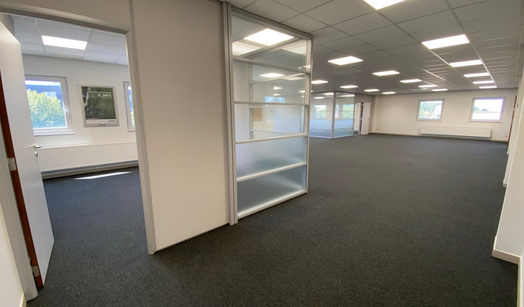 Instapklare kantoorruimte te huur vlakbij E40/R4 in Gent