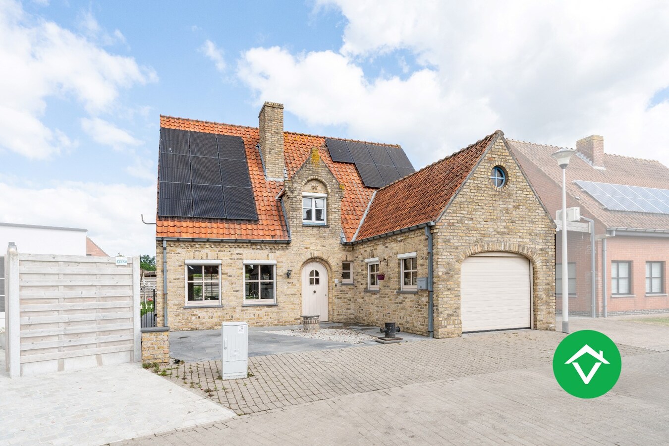 Landelijke gezinswoning met rustige ligging, 3 slaapkamers en een inpandige garage 