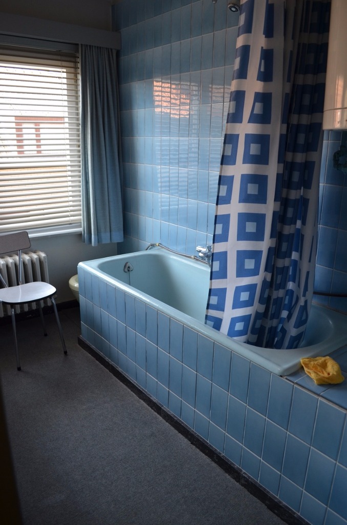 Ruime te renoveren woning met garage en tuin te centrum Eeklo 