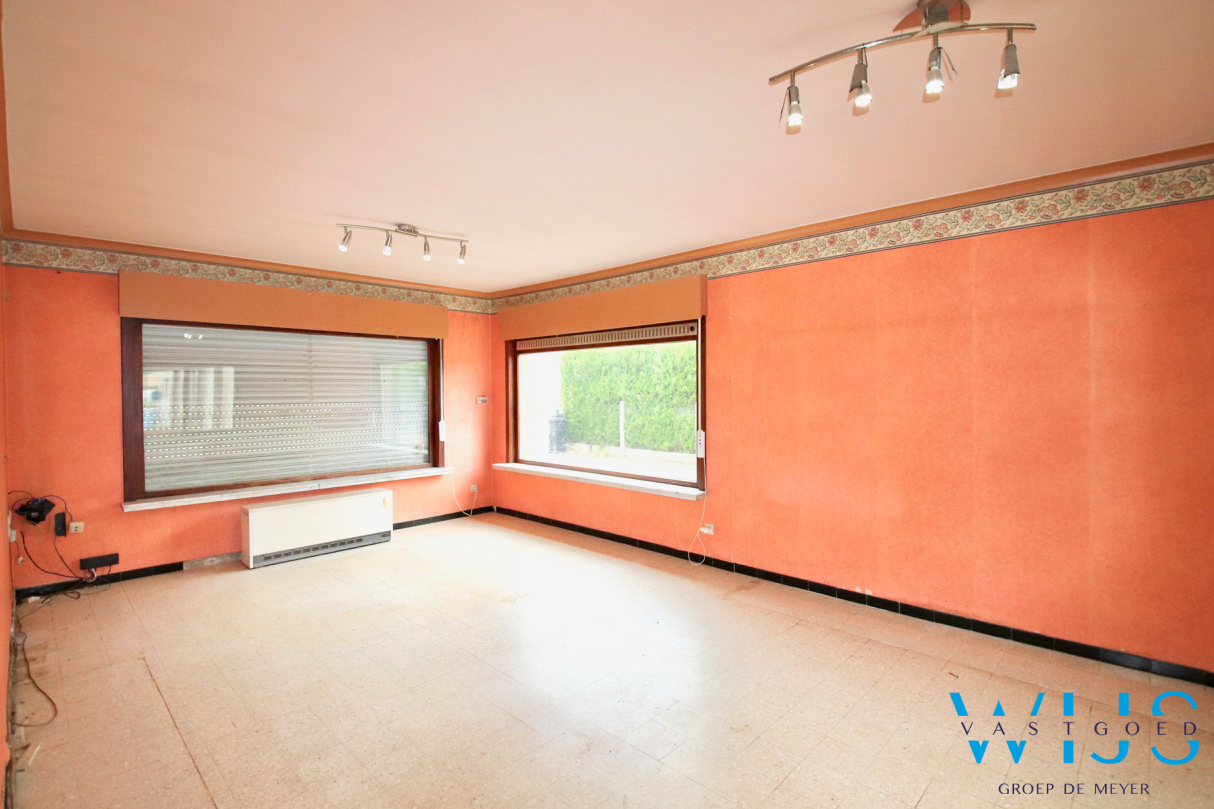 Op te frissen/te renoveren gezinswoning op TOPlocatie te ERTVELDE! 