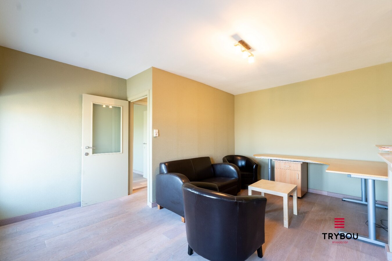 Commercieel pand met woonmogelijkheden op uitstekende ligging 