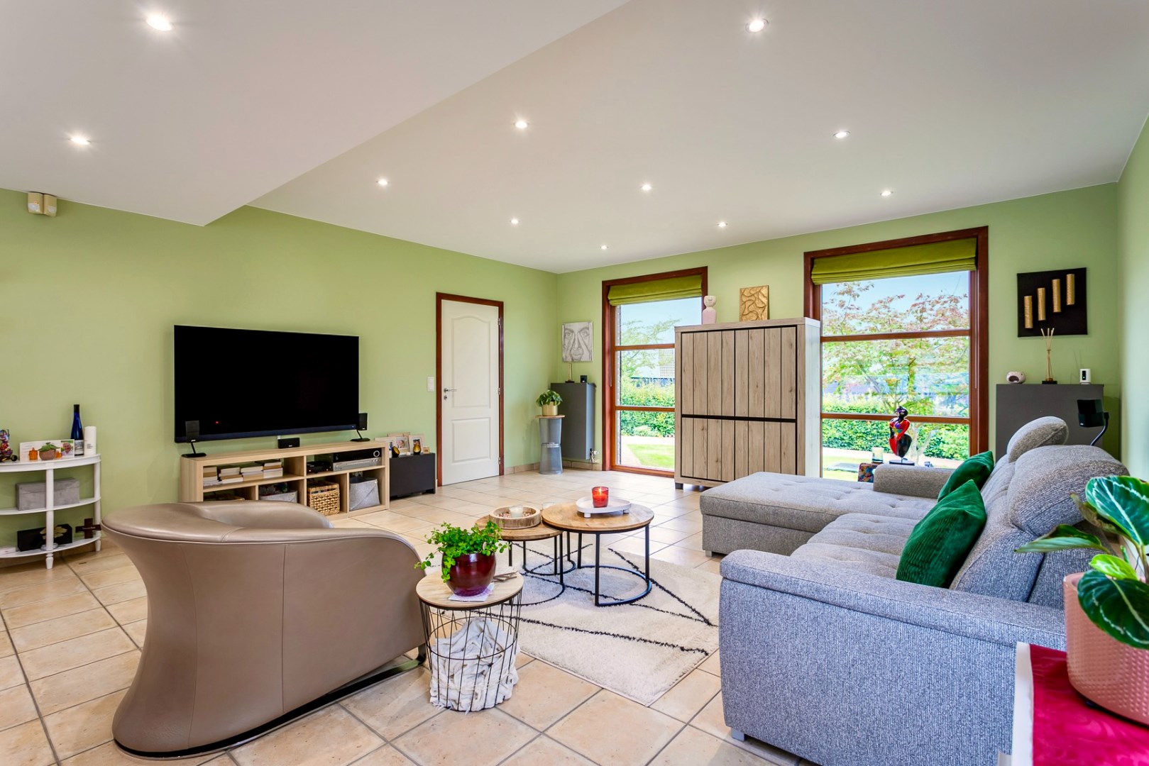 Instapklare woning met 3 slpks, garage, carport en tuin 