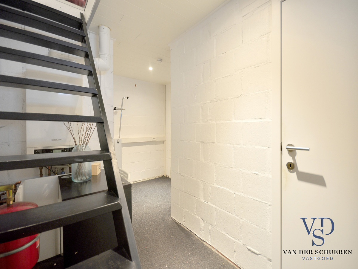 Eigentijdse loft voor wonen en werken. Opportuniteit als investeringspand ! 