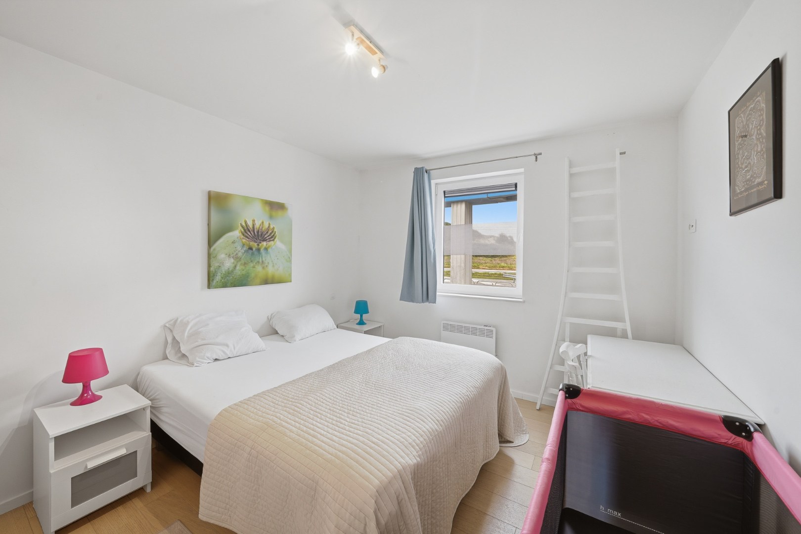 Instapklaar appartement met groot terras in Bredene - vlak bij de zee 