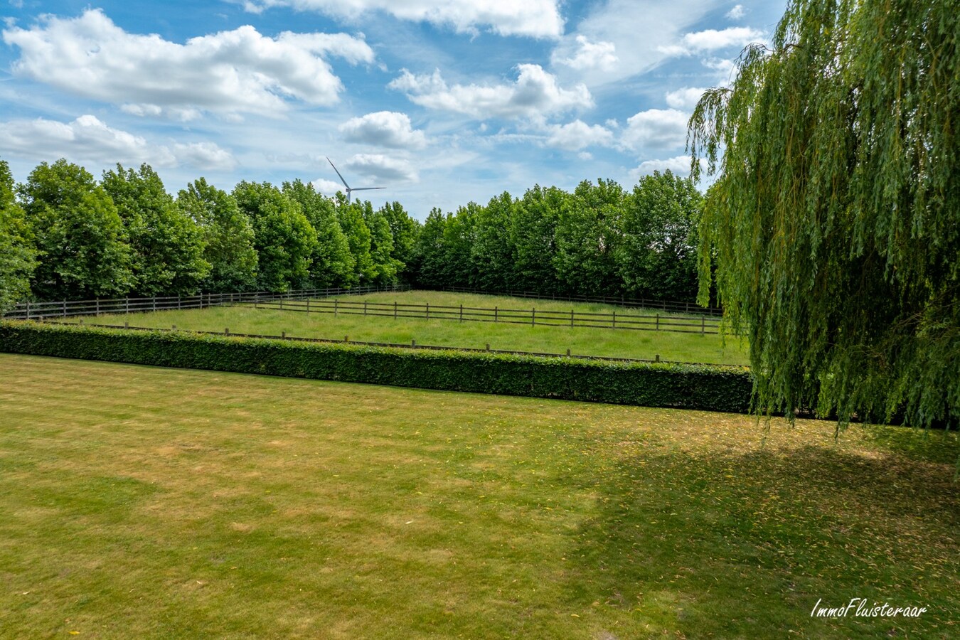 Beautiful villa with indoor and outdoor riding arenas on over 2.4 hectares in Ardooie 