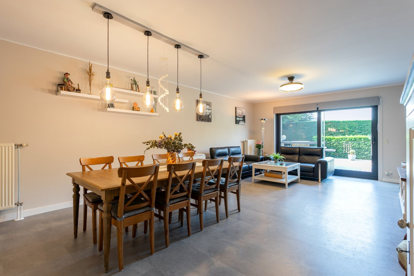 Instapklaar 2 slpk appartement met garage te Halle 