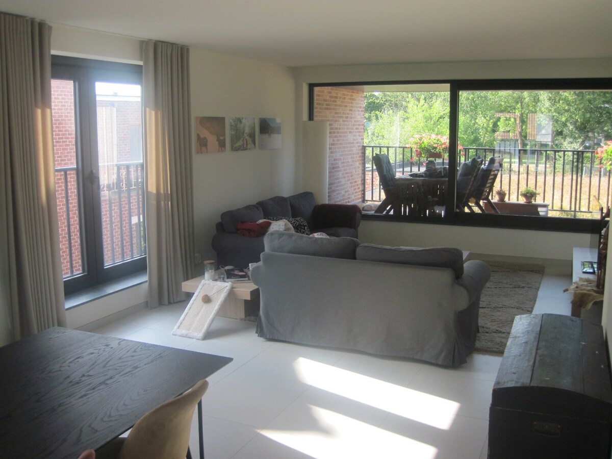 Lichtrijke, ruime duplex!   GEEN VASTE KOSTEN !! 