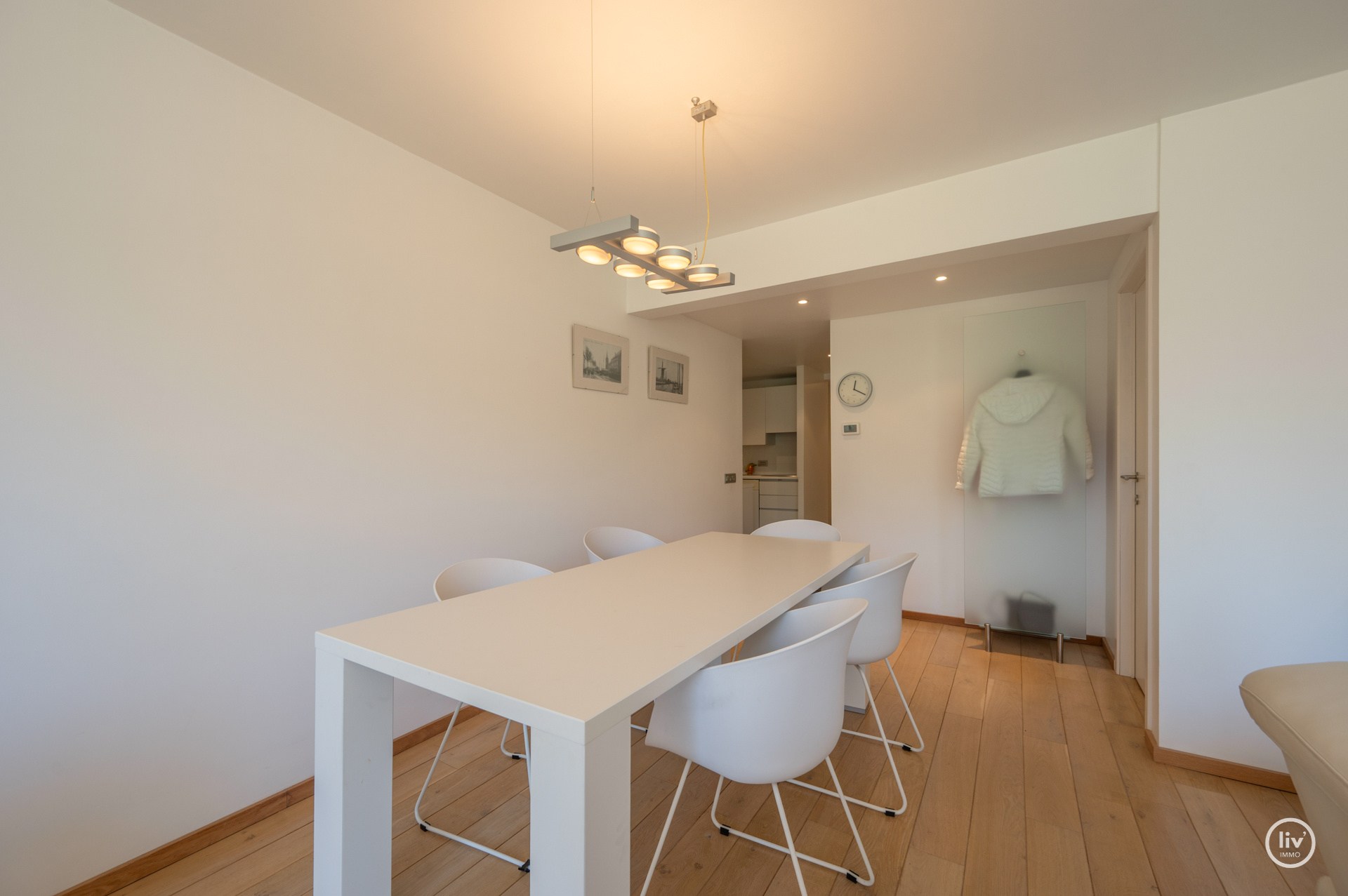 Instapklaar 2-slaapkamerappartement  gelegen te Piers de Raveschootlaan, vlakbij de Lippenslaan. 