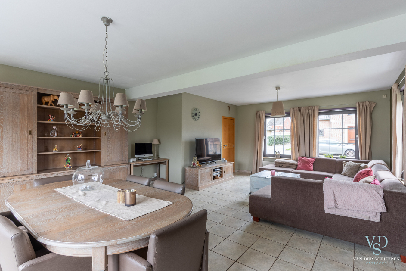 Energiezuinige, eigentijdse villa met zwembad. 