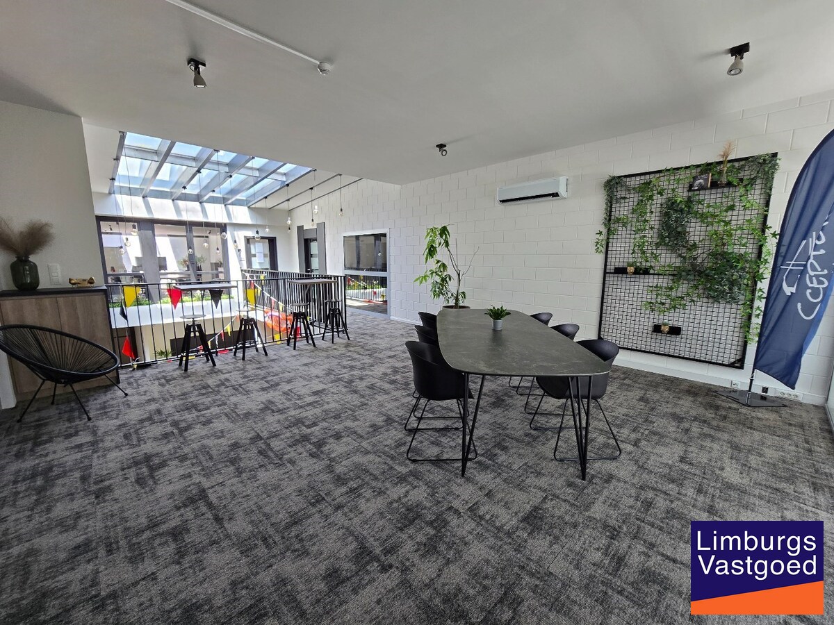 Terbeschikkingstelling van infrastructuur in vernieuwde kantoren met parking, v.a. 21 m², Genk-Noord 