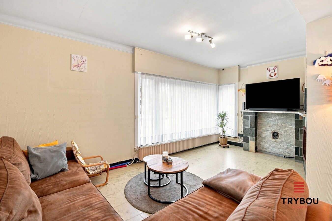 Uitstekende gelegen woning met loods en tuin! 