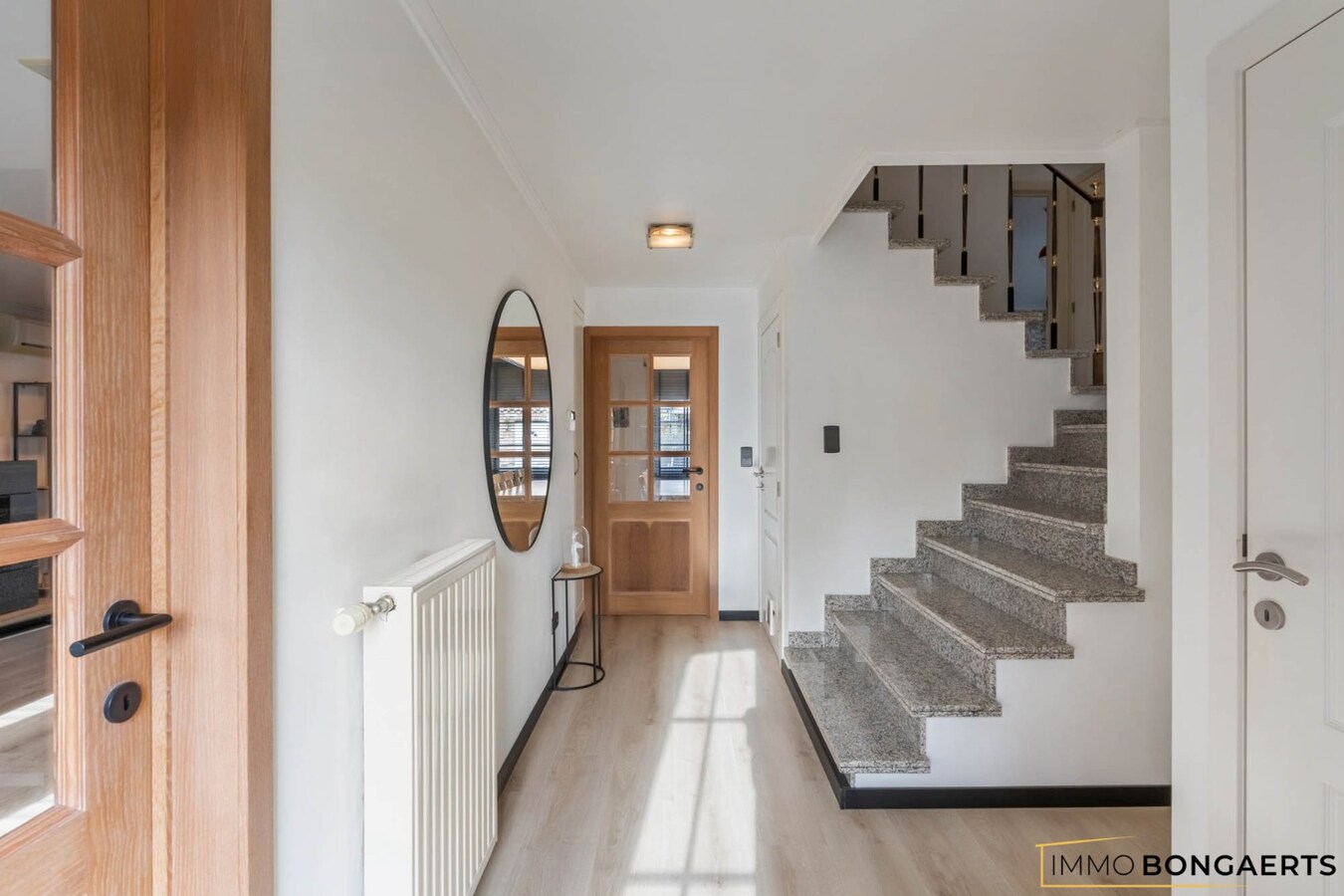 Instapklare woning met 4 slaapkamers en zwembad 