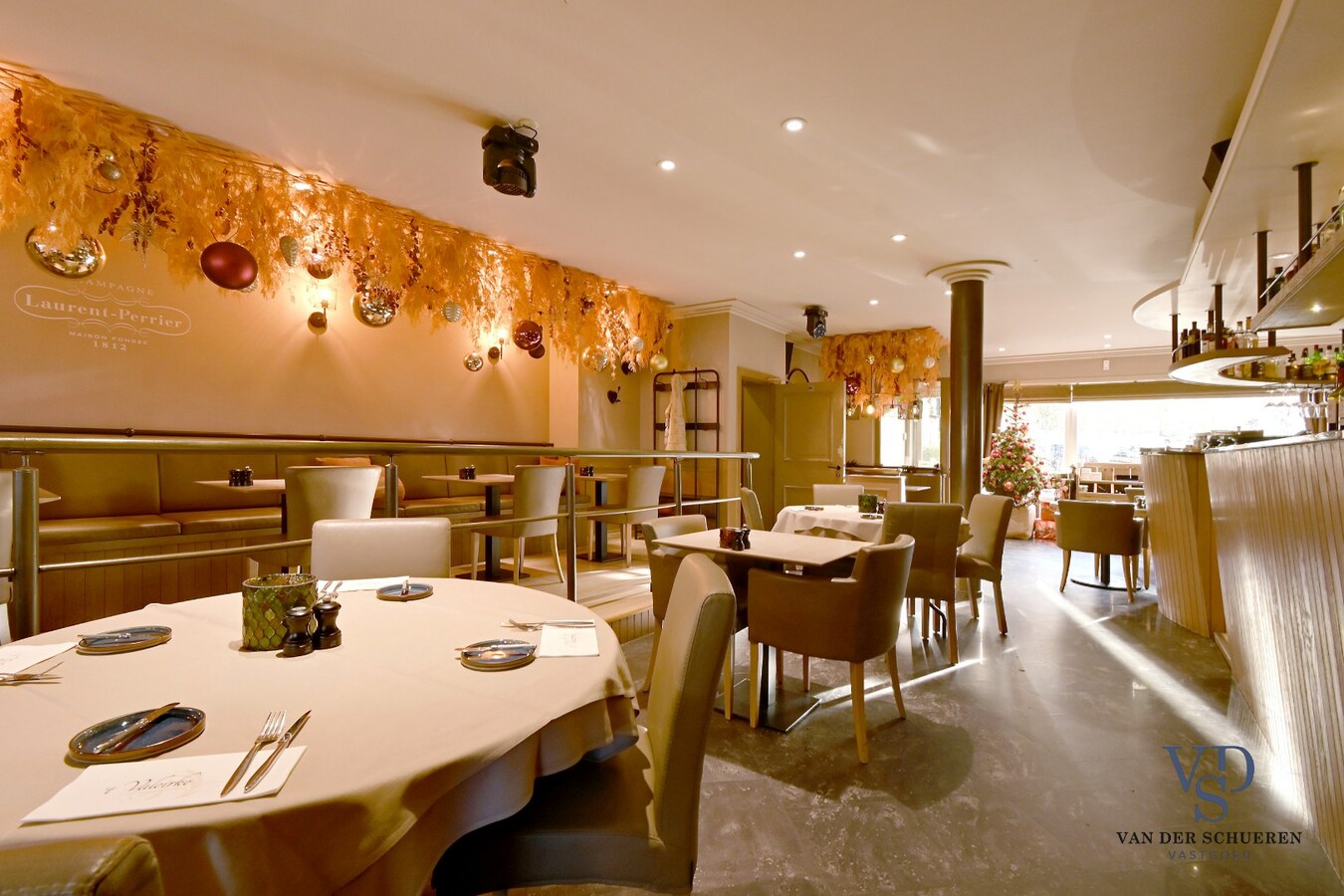 Multi-functionele eigendom op topligging. 