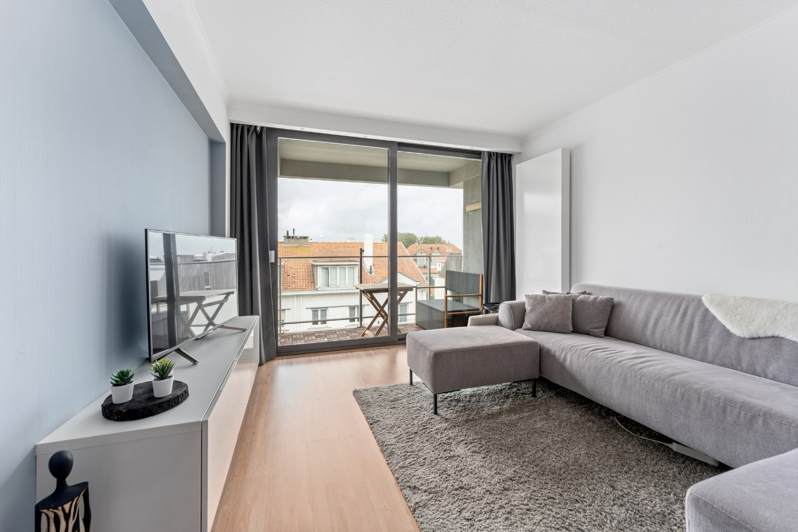 volledig vernieuwd appartement met 2 slaapkamers 