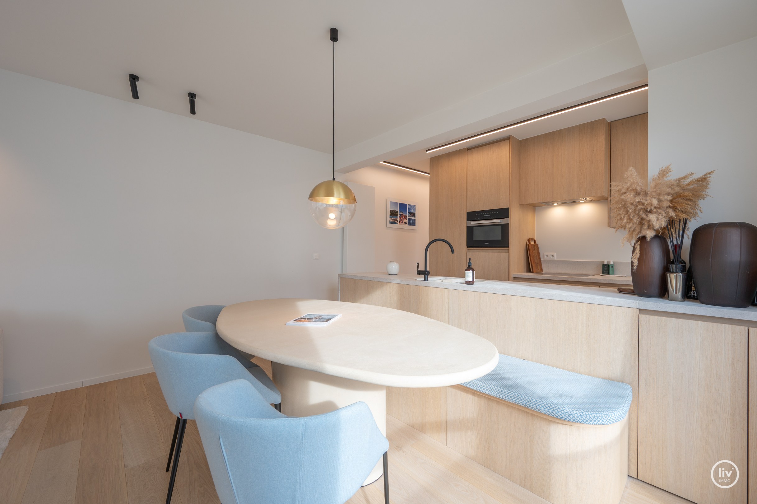 Prachtig gerenoveerd 2-slaapkamer-(hoek)appartement vlakbij de Lippenslaan te Knokke 