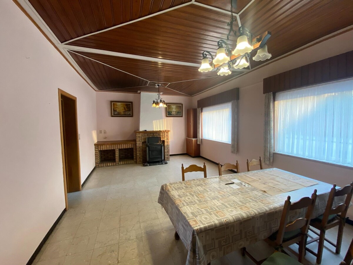 Verrassend ruime woning in het centrum van merkem 