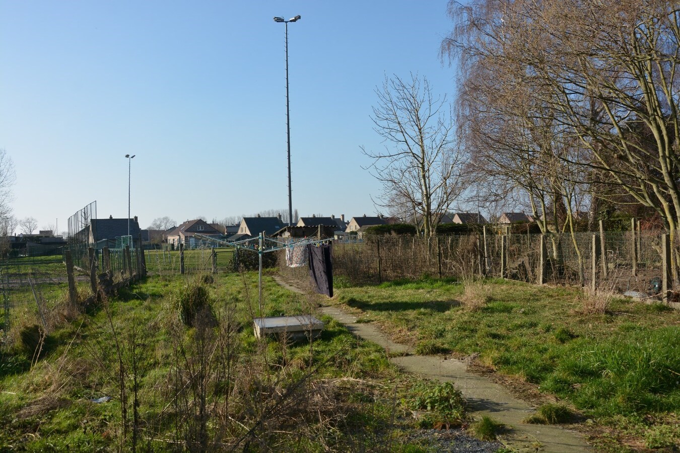 Uitzonderlijk gelegen woning met grote tuin 