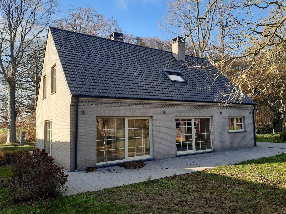 Uitzonderlijk gelegen villa. 
