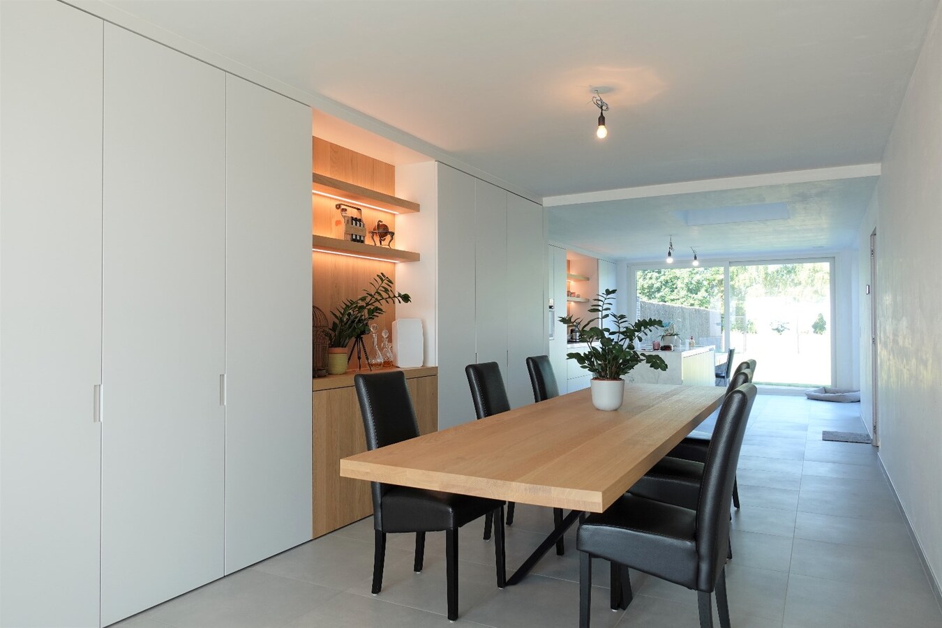 Prachtig afgewerkte moderne nieuwbouwwoning met tuin 