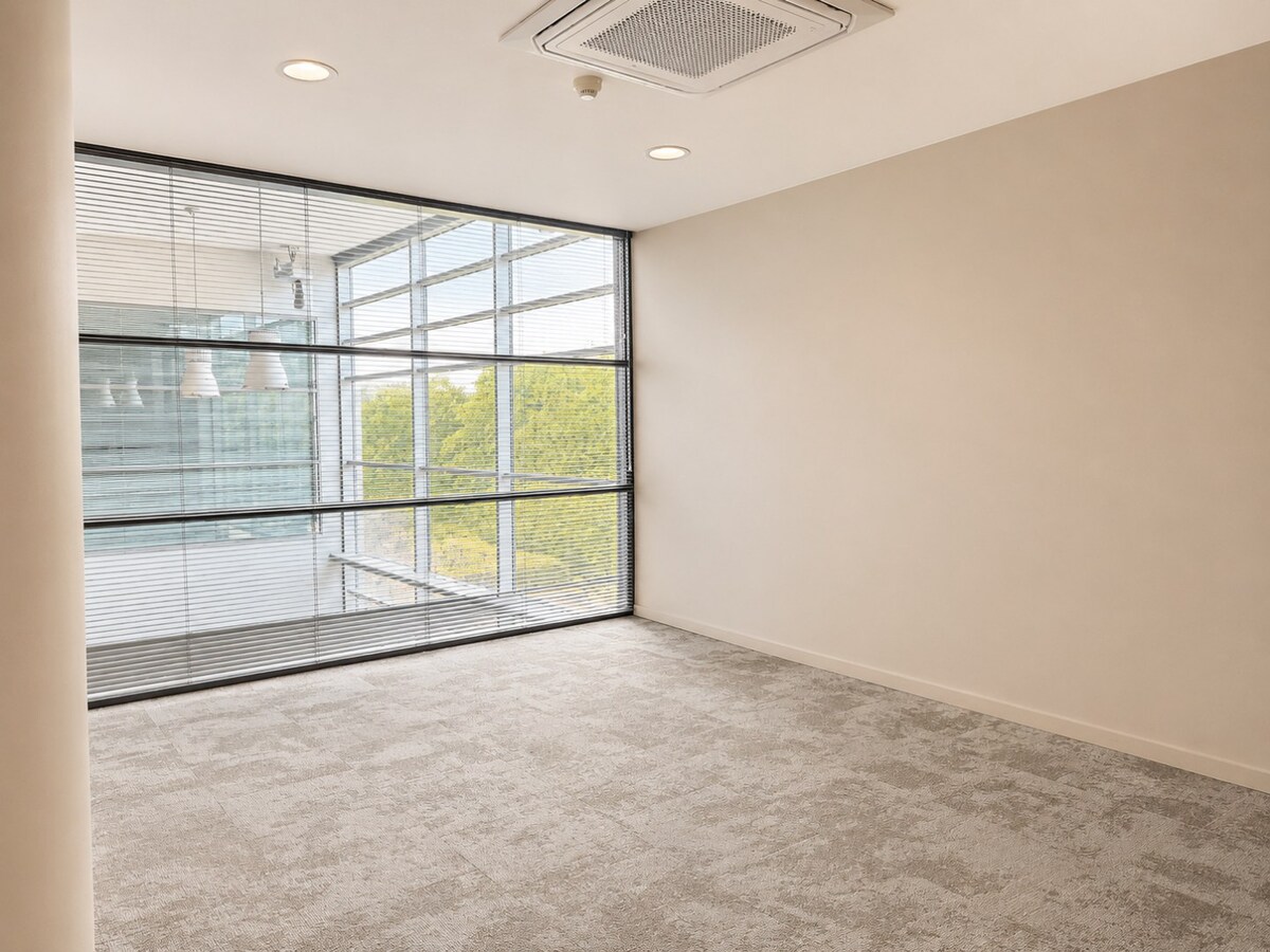Centre d’Affaires « Excellence » – Bureau à louer ± 210 m² avec parkings 