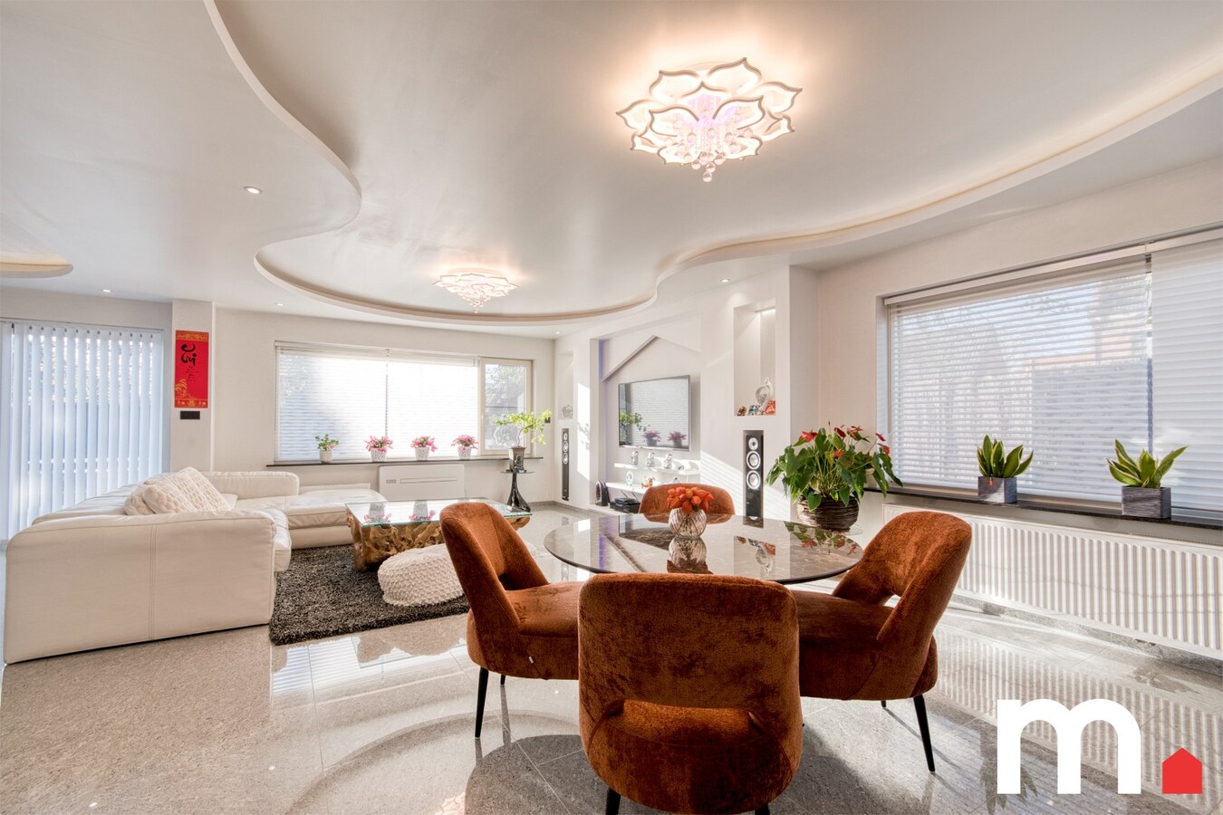 Gerenoveerd centraal gelegen woonst met praktijkruimte te Moorsele ! 