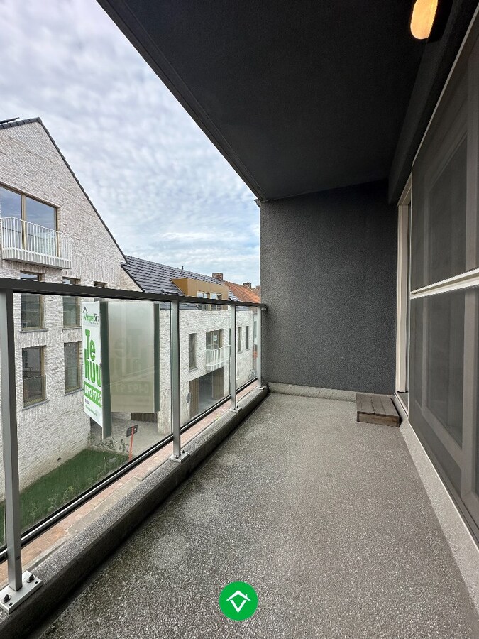 Charmant 2-slaapkamerappartement met garage en extra berging aan markt Kortemark 