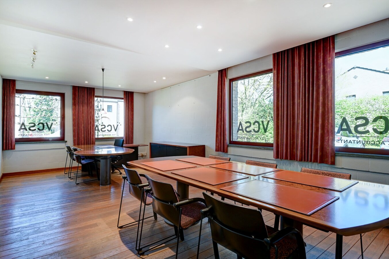 Uitzonderlijk kantoorgebouw met woonst 