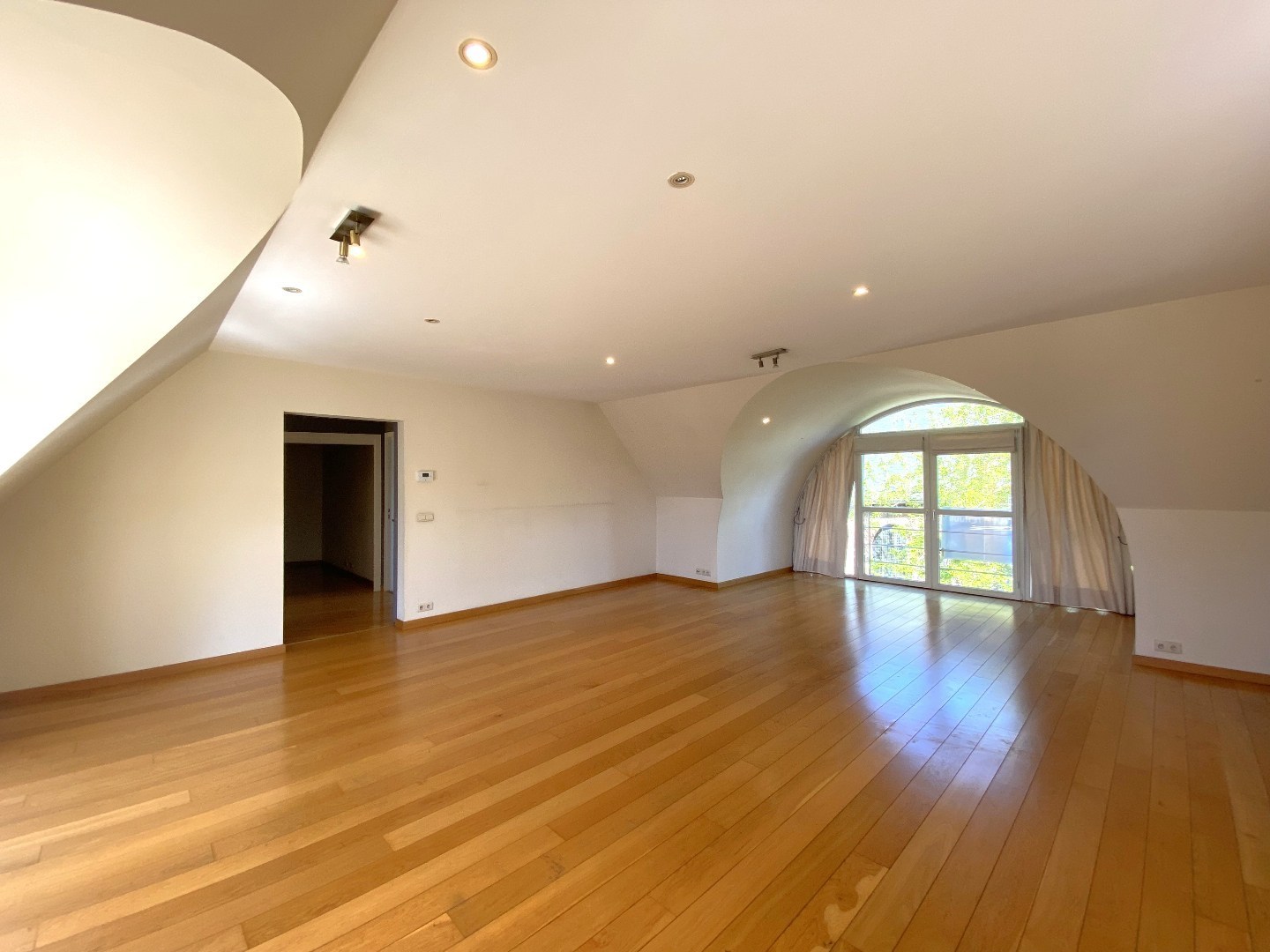 Stijlvol en ruim appartement (129 m²) in hartje Deerlijk met zonneterras! 