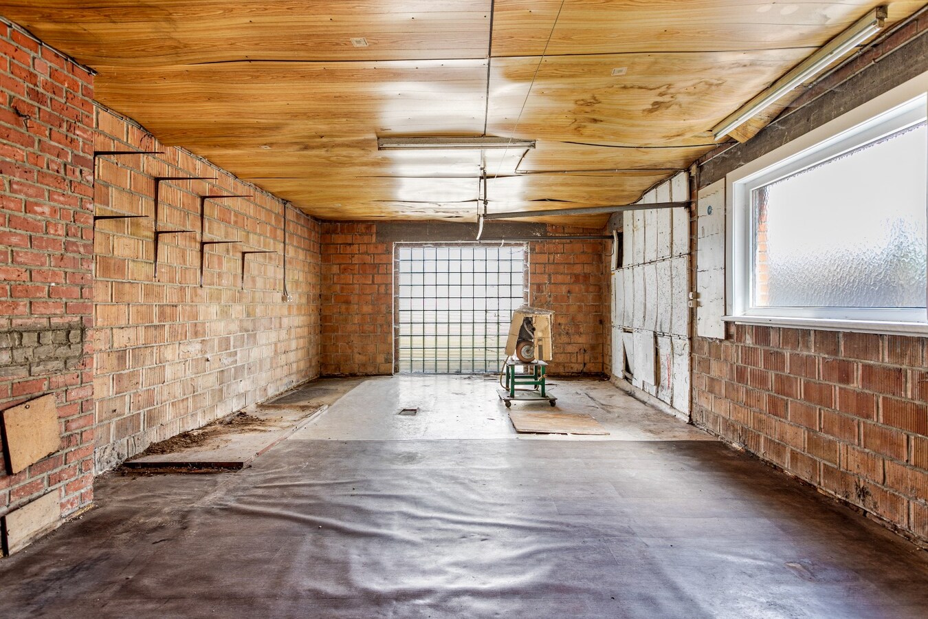 Te renoveren gezinswoning in prachtige villawijk in Mullem 