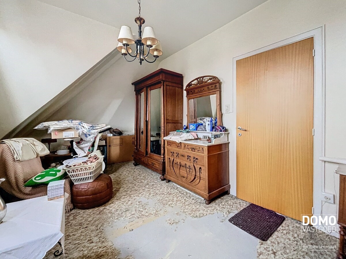 RUIME GEZINSWONING MET TUIN EN GARAGE TE KERMT 