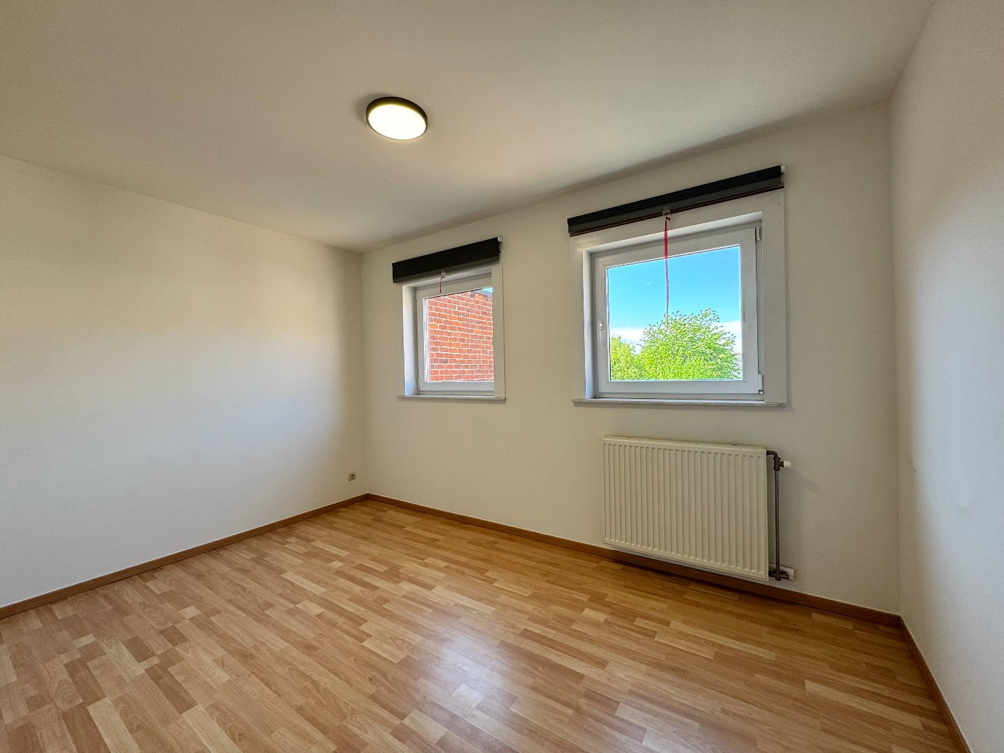 Appartement op de eerste verdieping met terras en garage te Zulte. 
