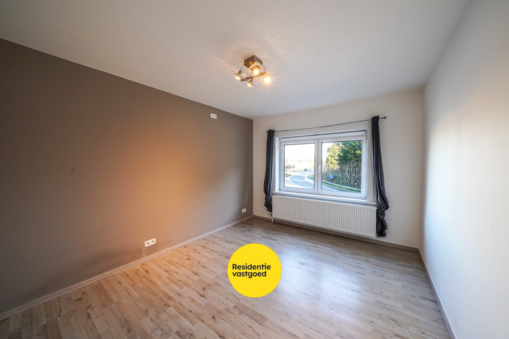 Instapklare ruime hoekwoning te Zandvoorde 